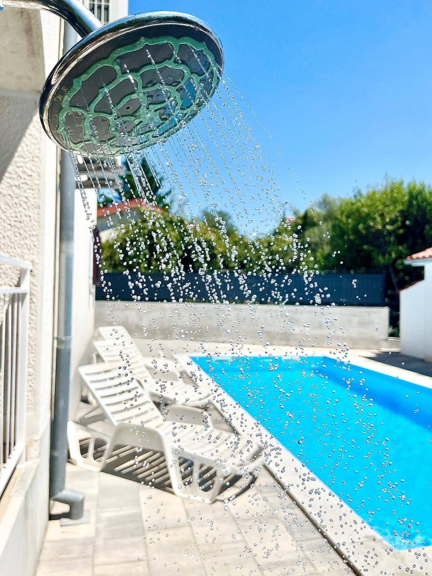 Adria Holiday Home Пінезіци Екстер'єр фото